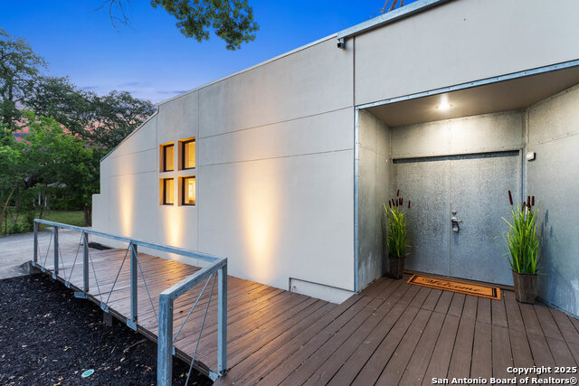 Image 10 of 90 For 2703 Marlborough Dr