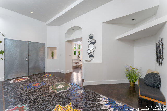 Image 13 of 90 For 2703 Marlborough Dr