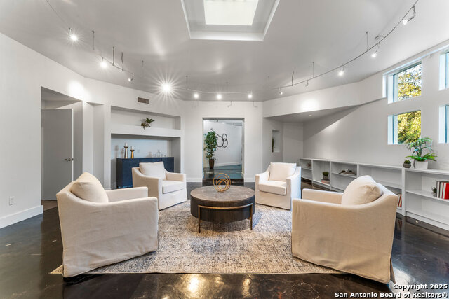 Image 15 of 90 For 2703 Marlborough Dr