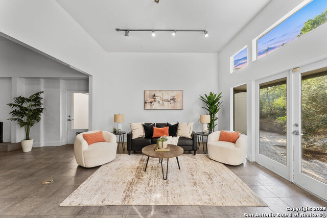 Image 18 of 90 For 2703 Marlborough Dr