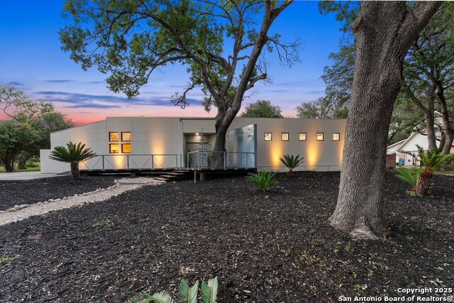 Image 2 of 90 For 2703 Marlborough Dr