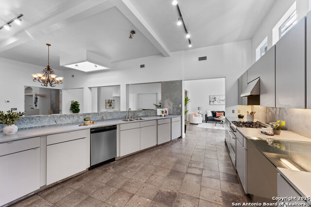 Image 24 of 90 For 2703 Marlborough Dr