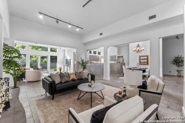 Image 26 of 90 For 2703 Marlborough Dr