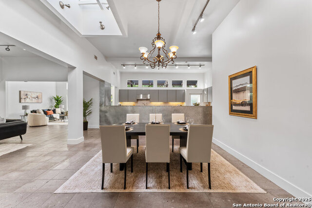 Image 27 of 90 For 2703 Marlborough Dr