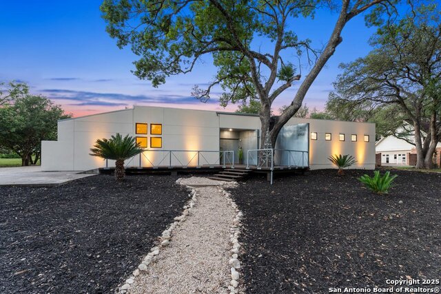 Image 3 of 90 For 2703 Marlborough Dr