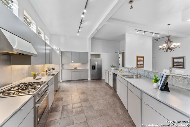 Image 30 of 90 For 2703 Marlborough Dr