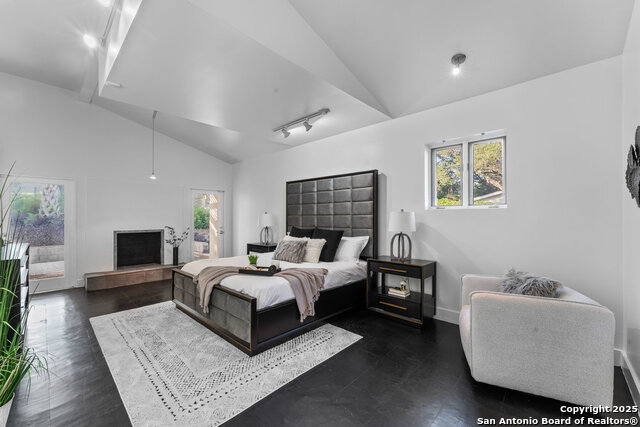 Image 33 of 90 For 2703 Marlborough Dr