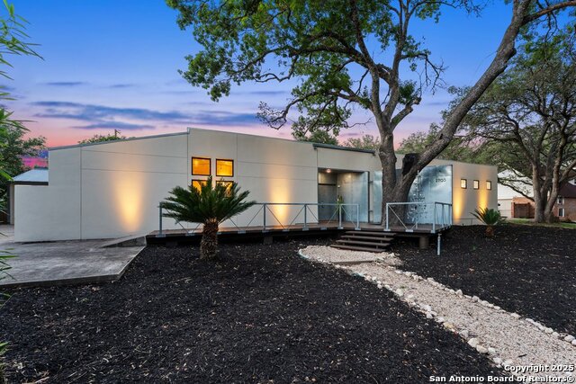 Image 4 of 90 For 2703 Marlborough Dr