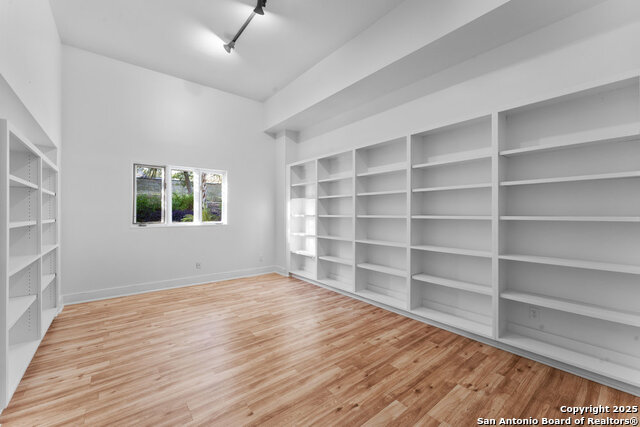 Image 44 of 90 For 2703 Marlborough Dr