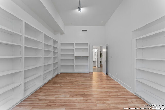 Image 45 of 90 For 2703 Marlborough Dr