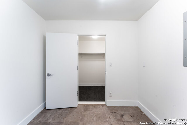 Image 46 of 90 For 2703 Marlborough Dr