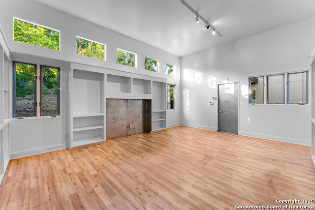 Image 54 of 90 For 2703 Marlborough Dr