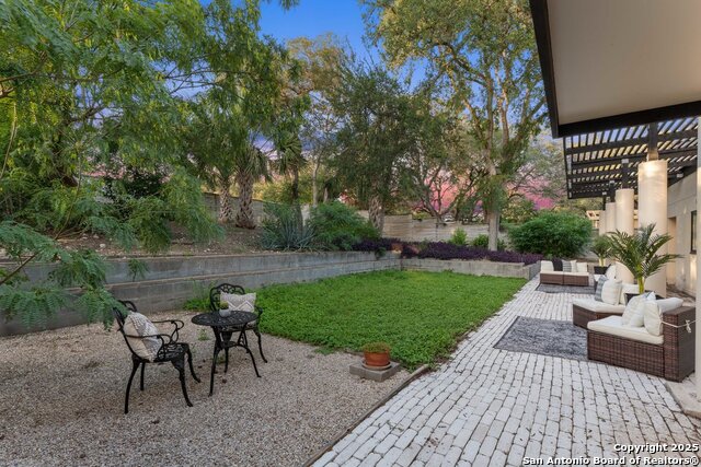 Image 61 of 90 For 2703 Marlborough Dr