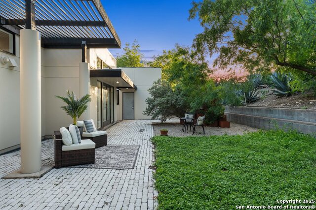 Image 62 of 90 For 2703 Marlborough Dr