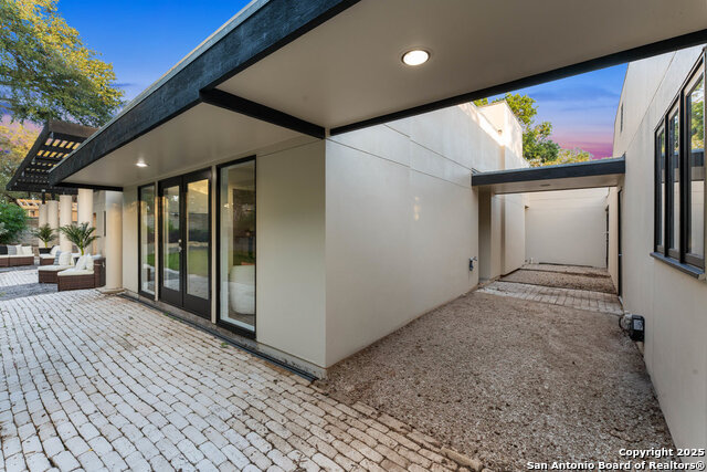 Image 69 of 90 For 2703 Marlborough Dr