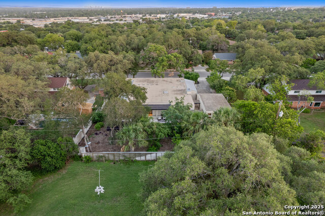 Image 75 of 90 For 2703 Marlborough Dr