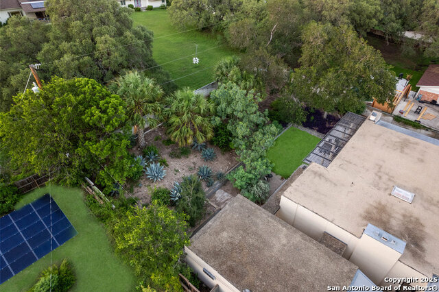 Image 77 of 90 For 2703 Marlborough Dr