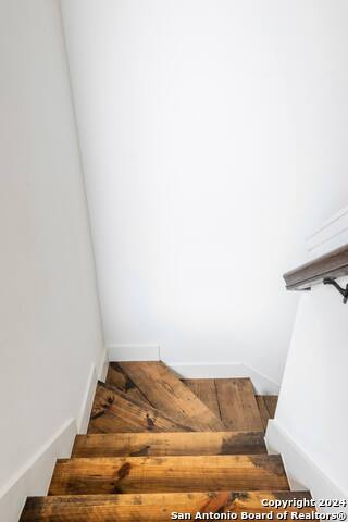 Image 10 of 18 For 808 Carson St E 101