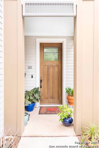 Image 2 of 18 For 808 Carson St E 101