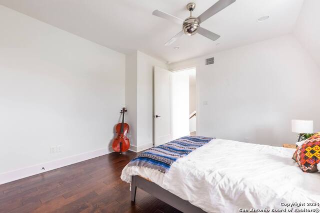 Image 6 of 18 For 808 Carson St E 101