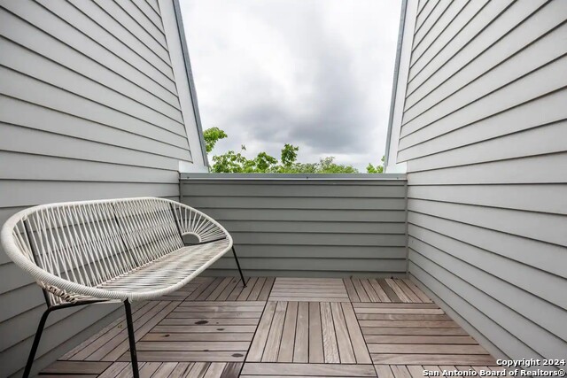 Image 7 of 18 For 808 Carson St E 101