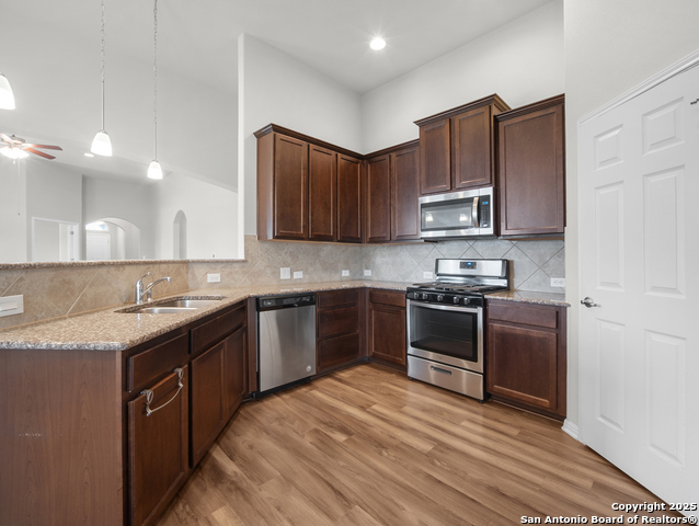 Listing photo id 9 for 10333 Laurie Ln