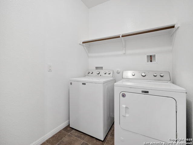 Listing photo id 19 for 10333 Laurie Ln