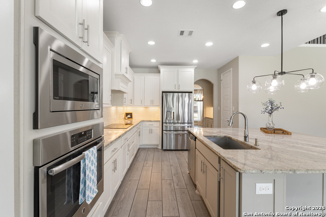 Image 10 of 38 For 7986 Valley Crest