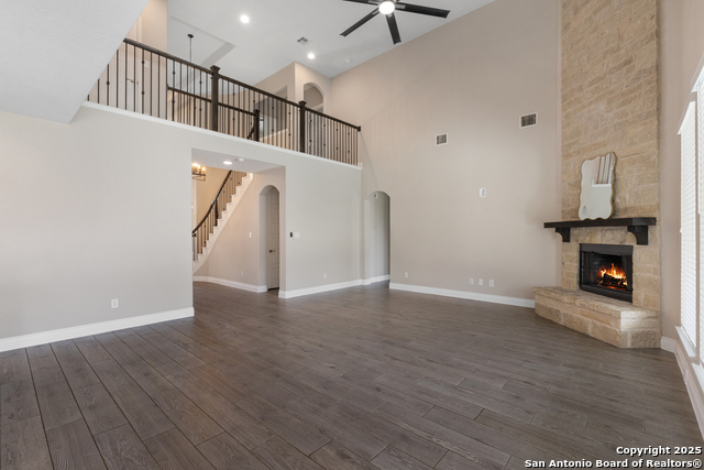 Image 13 of 38 For 7986 Valley Crest
