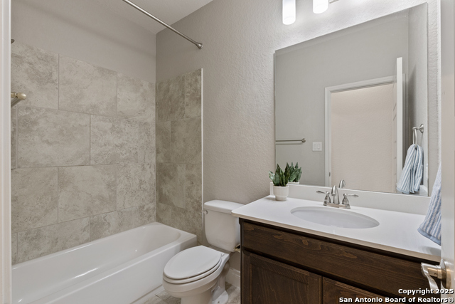 Image 21 of 38 For 7986 Valley Crest
