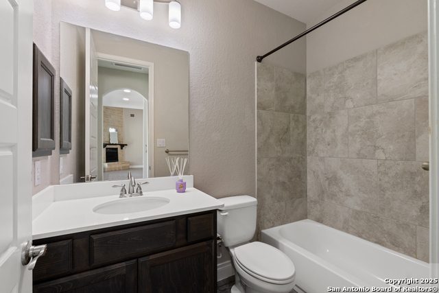Image 24 of 38 For 7986 Valley Crest