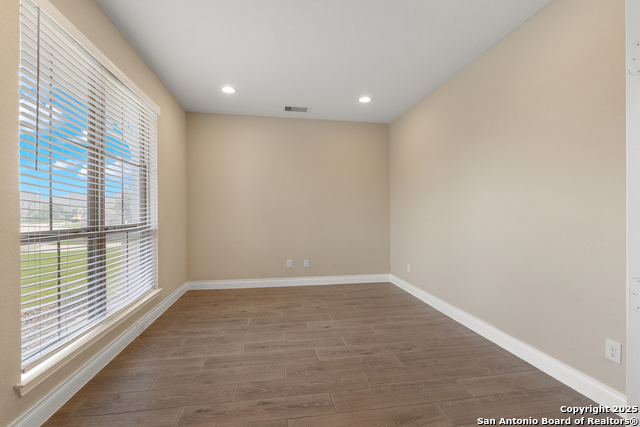 Image 6 of 38 For 7986 Valley Crest