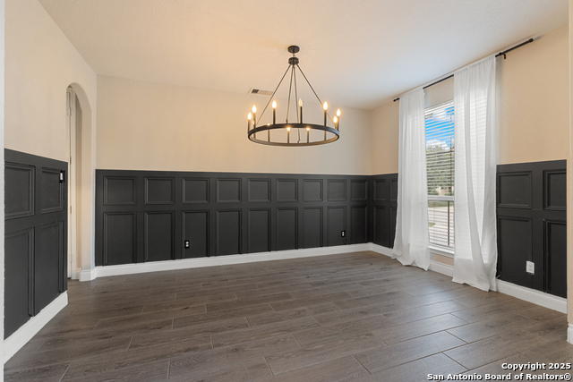 Image 7 of 38 For 7986 Valley Crest