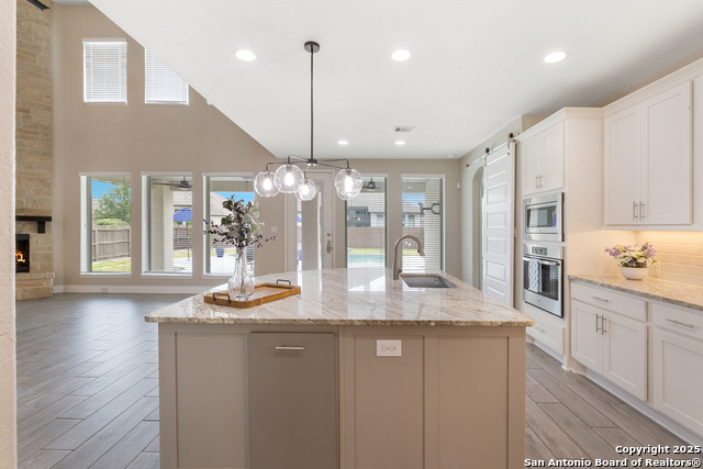 Image 8 of 38 For 7986 Valley Crest
