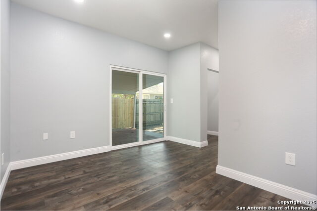 Listing photo id 8 for 210 Huff Ave E
