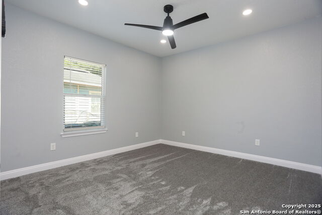 Listing photo id 12 for 210 Huff Ave E