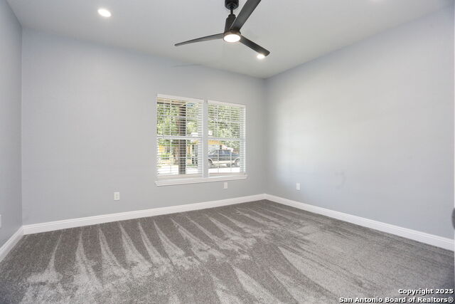 Listing photo id 15 for 210 Huff Ave E