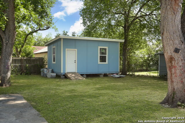 Listing photo id 22 for 210 Huff Ave E