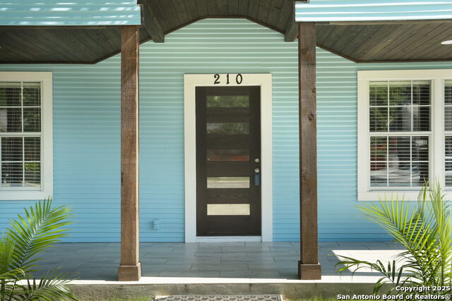 Listing photo id 1 for 210 Huff Ave E