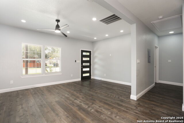 Listing photo id 2 for 210 Huff Ave E