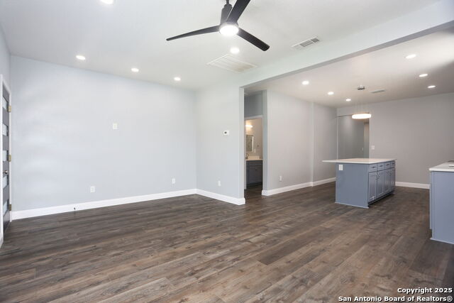 Listing photo id 3 for 210 Huff Ave E