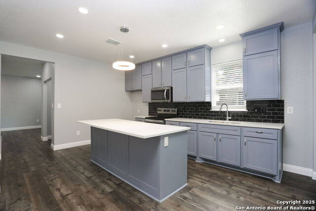 Listing photo id 4 for 210 Huff Ave E