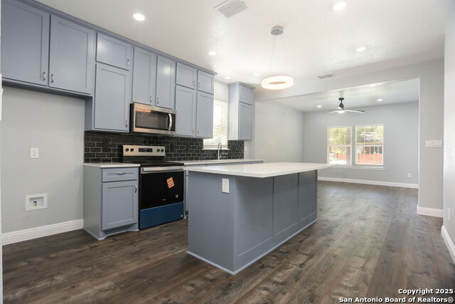 Listing photo id 5 for 210 Huff Ave E