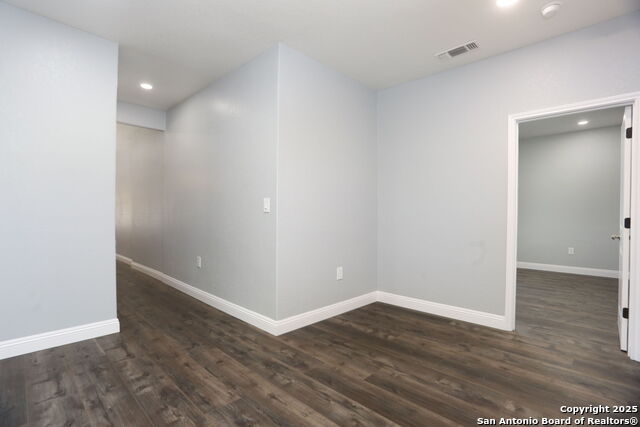 Listing photo id 7 for 210 Huff Ave E