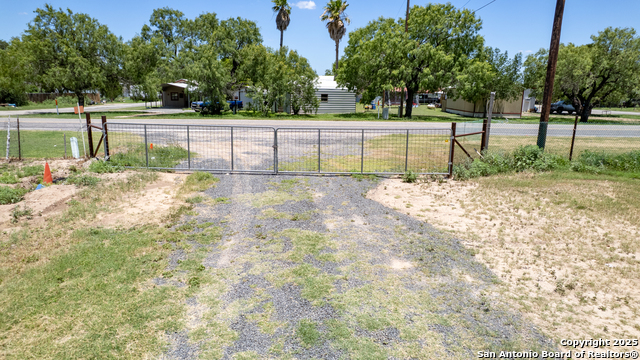 Listing photo id 0 for Tbd Fm 1049 S