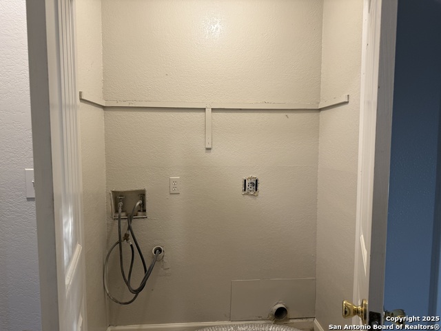 Image 13 of 27 For 2415 Wescott Ave