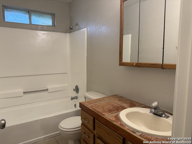 Image 16 of 27 For 2415 Wescott Ave