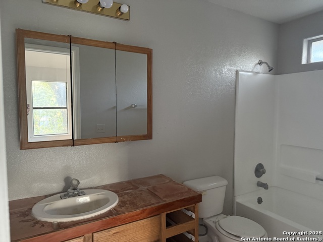 Image 18 of 27 For 2415 Wescott Ave