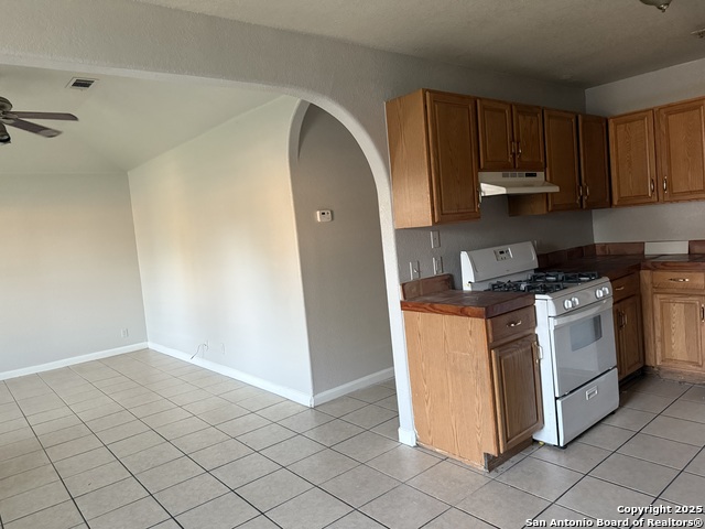 Image 2 of 27 For 2415 Wescott Ave