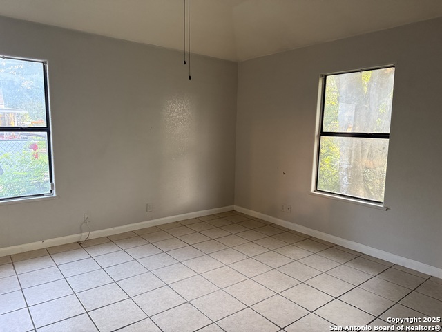 Image 20 of 27 For 2415 Wescott Ave